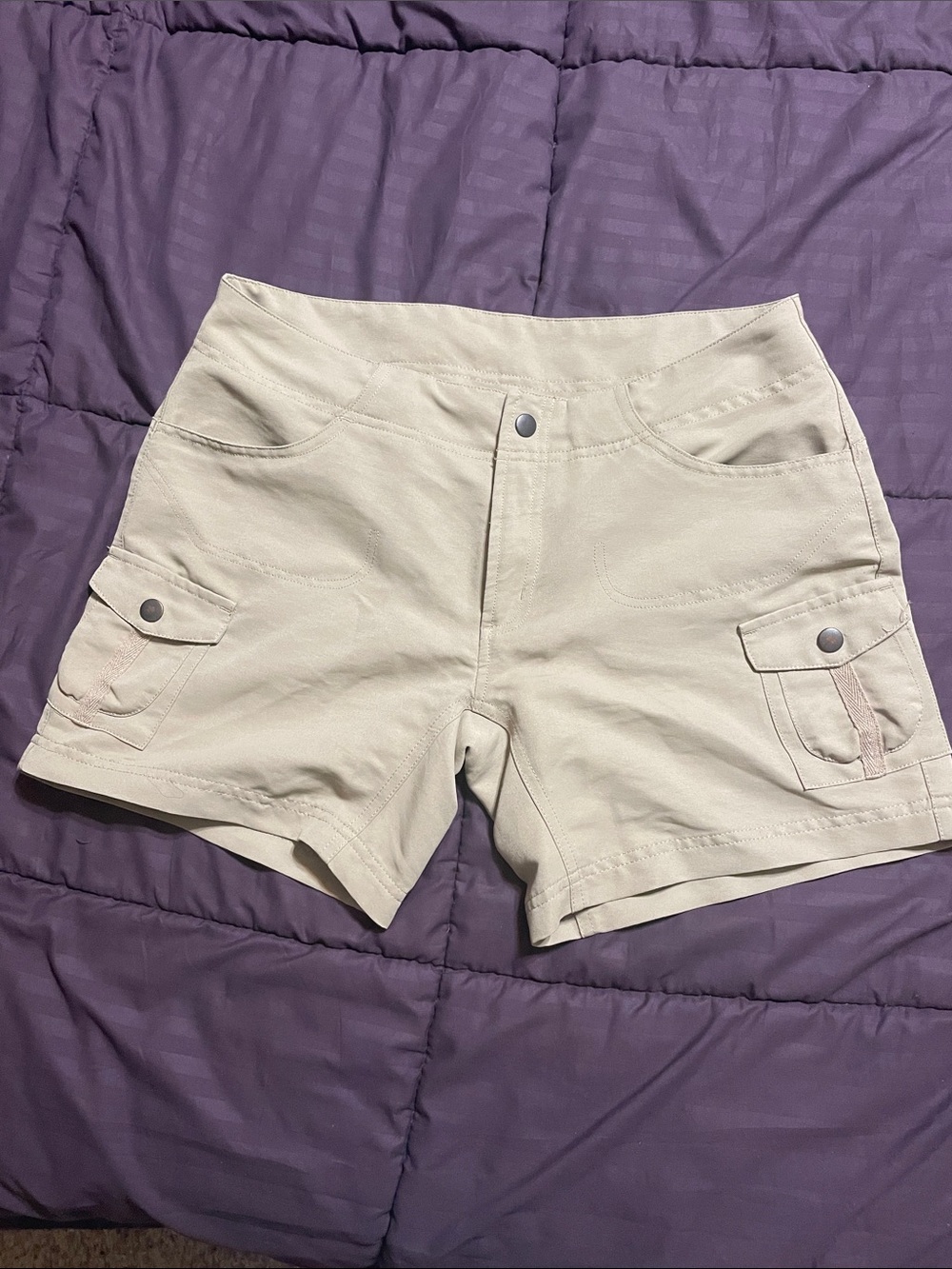 Magellan Outdoors Cream Cargo Shorts with Snap Pockets
